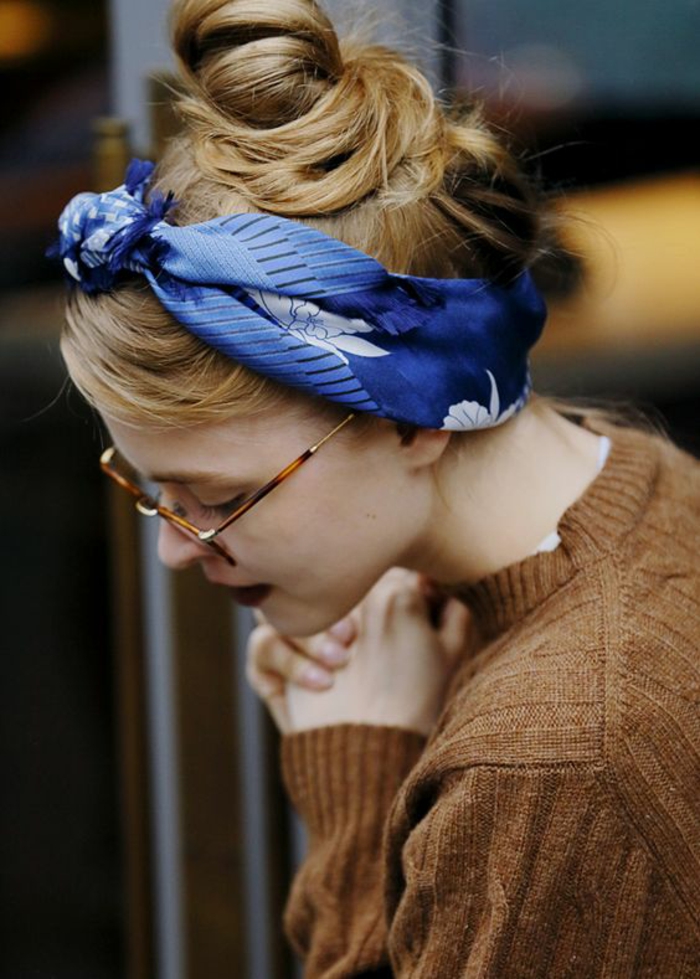 idée de coiffure hippster avec cheveux attache ruban bleu