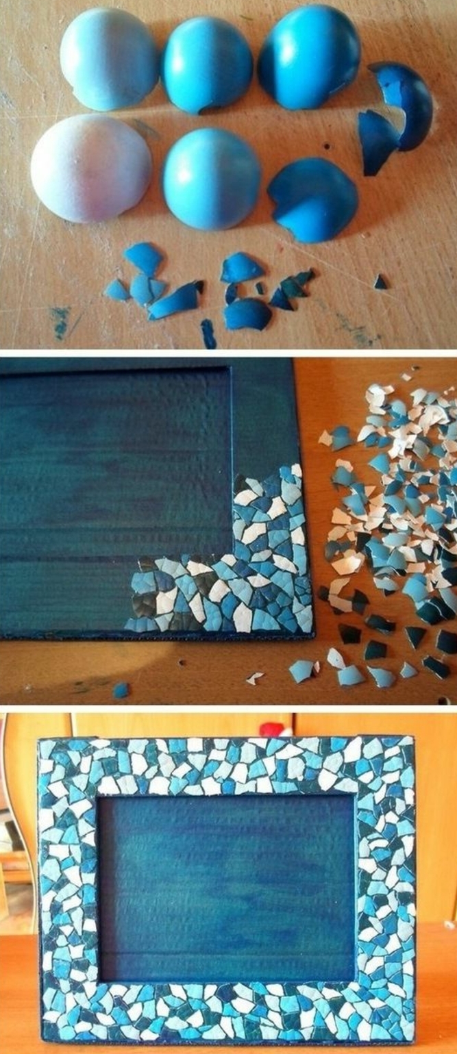 idée comment customiser un cadre photo, des morceaux de coquille d oeuf bleue sur un cadre, cadeau à fabriquer pour la fête des pères