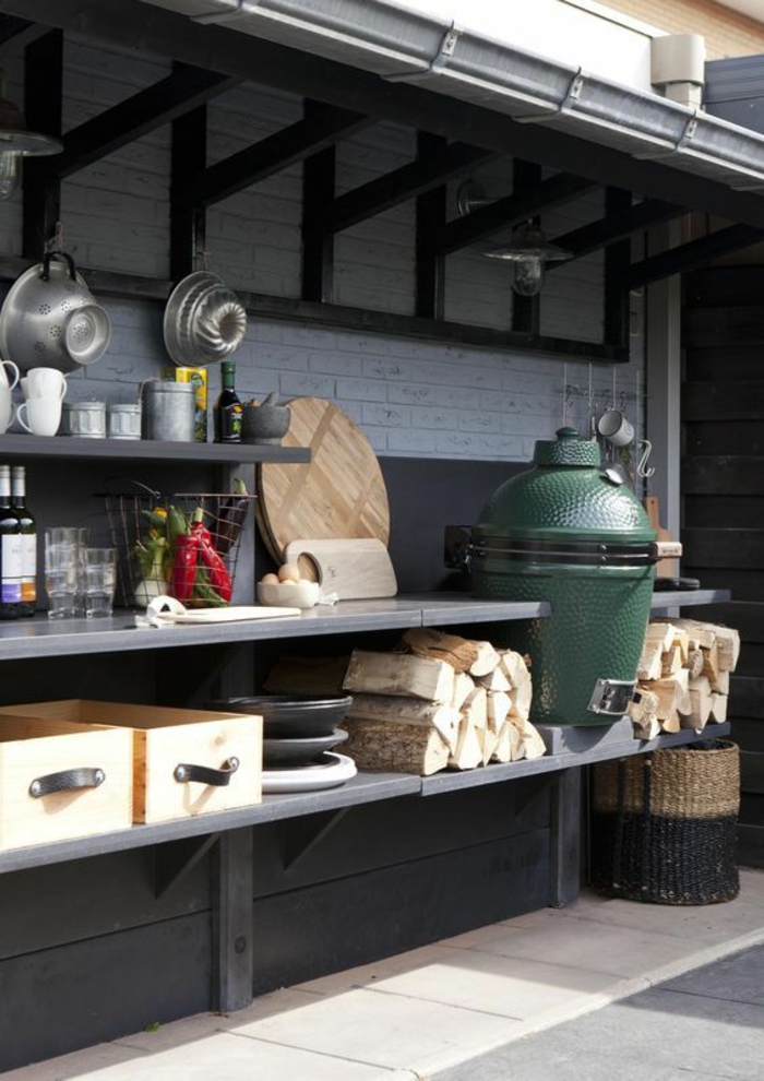 une cuisine d'extérieure au design scandinave à rangements ouverts
