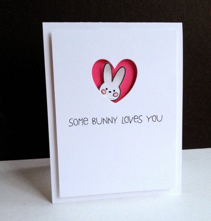 carte joyeuses paques très simple, fond carte blanche, Fenêtre coeur rose, lapin de paques blanc, message marrant
