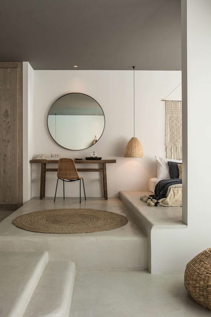 intérieur minimaliste, console en bois, miroir rond, tapis sisal rons, bureau