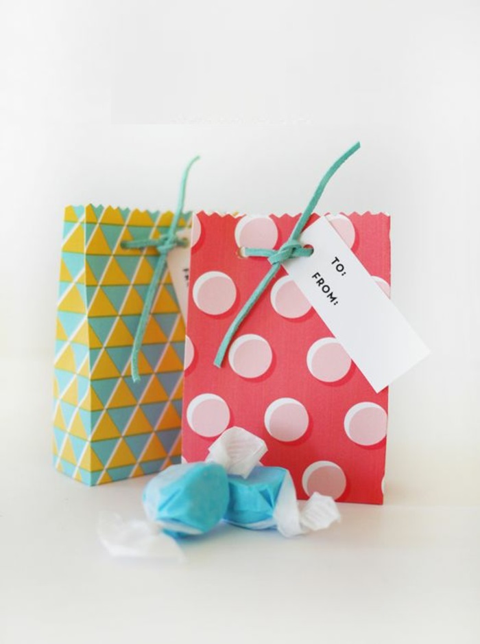 Thematique cadeau invité anniversaire enfants bonbons dans mignons sacs 
