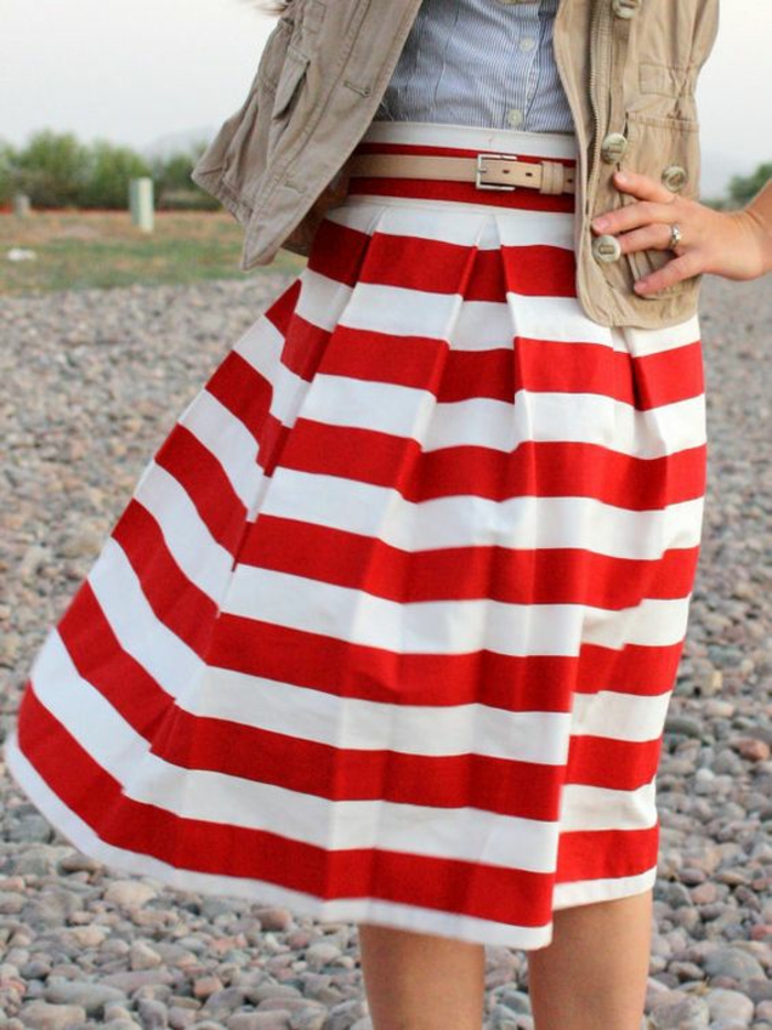 jupe trapèze longue à rayures horizontales rouges et blanches