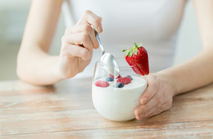 probiotique aux fruits comme petit déjeuner chaque matin