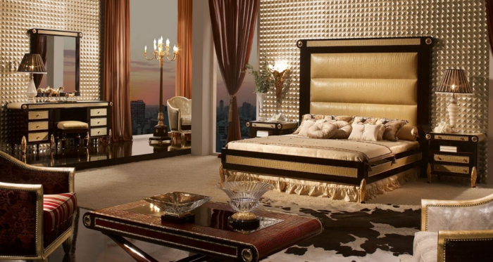 chambre baroque, rideaux longs, bougeoirs, décoration en or, meuble baroque, table basse