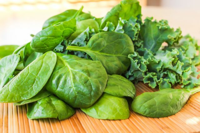 épinardes, laitue, salades, choux, légumes à feuilles vertes, coupe faim naturel, manger sain, sans calories