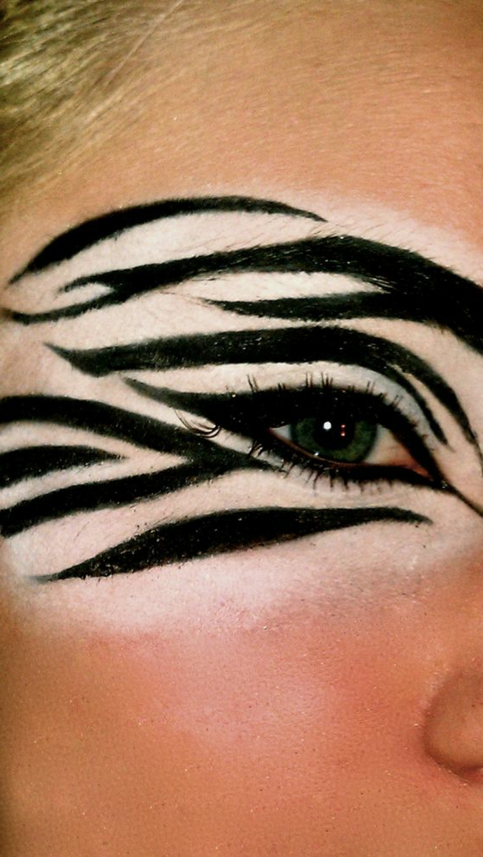 maquillage indien, motifs animaux tigre autour des yeux 