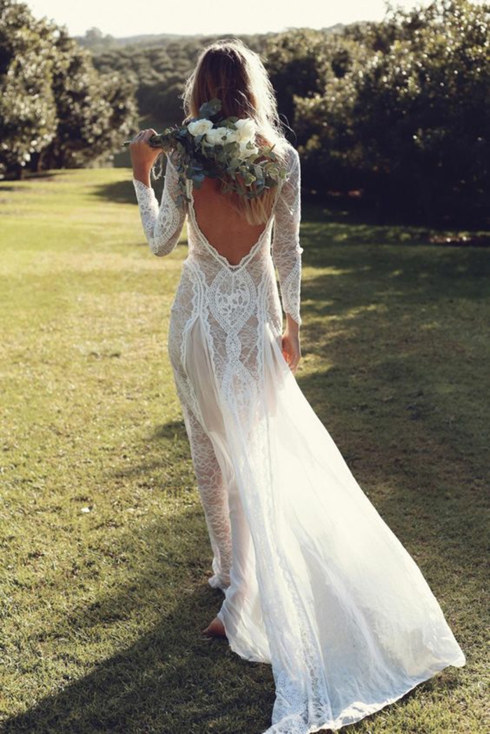 la vision parfaite pour un mariage bohème, robe de mariée dentelle à dos décolleté