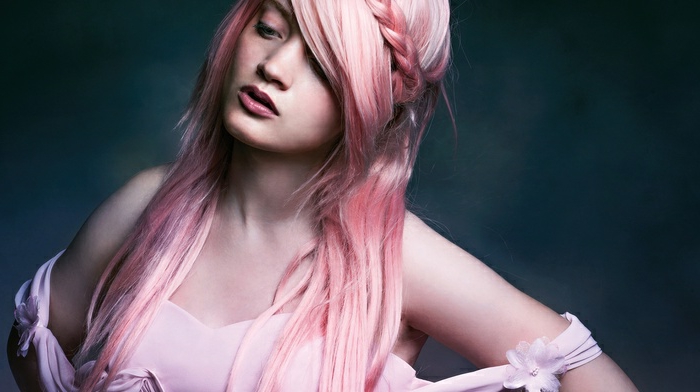 coloration cheveux rose, coiffure rose pastel, tresse, cheveux longs et raides
