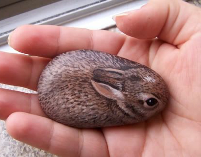 peindre des galets, lapin mignon sur pie