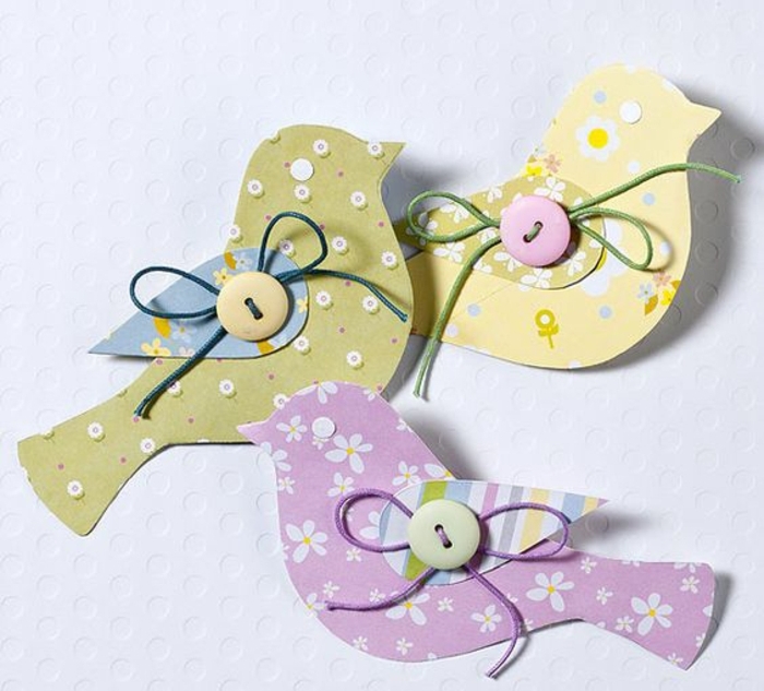 oiseaux en papier à motifs floraux, boutons multicolores, idée de joyeuses paques à réaliser soi meme