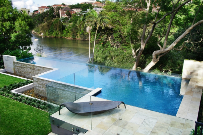 piscine surélevée, clôture en verre, ray grass gazon, piscine hors sol profonde