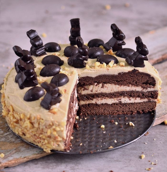 quel dessert préparer pour pâques, idée de gâteau thématique pâques au chocolat, exemple patisserie sans oeuf