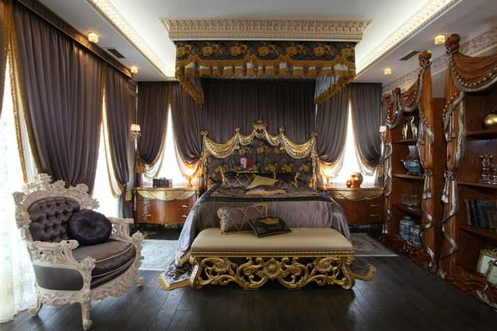 chambre baroque, plafond avec déco en plâtre, lit baroque, décoration en or, meuble baroque