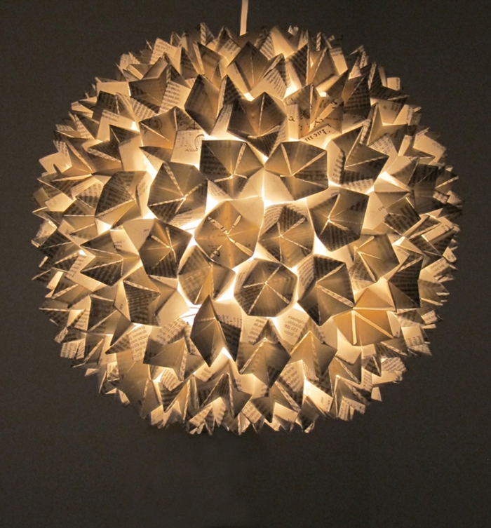 luminaire origami, boule lumineuse en papier, lumière jaune, lampe en papier