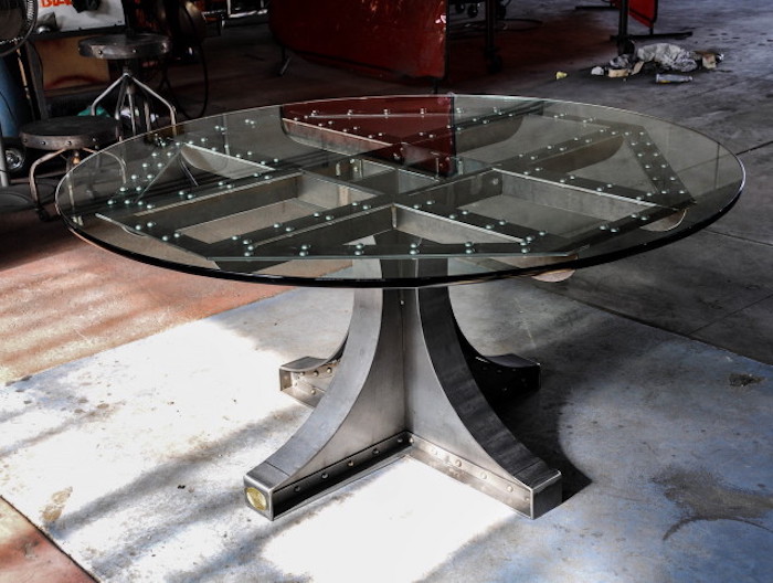 table basse ronde industrielle et plateau en verre