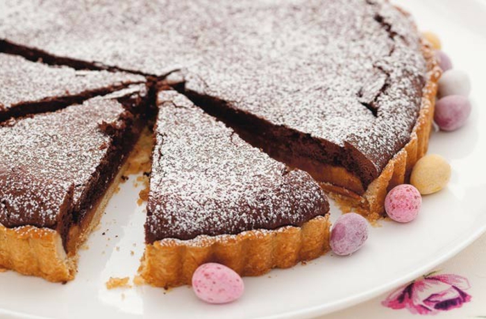 tarte au chocolat et caramel, idée de recette gateau de paques au chocolat de paques, dessert pour le repas de paques
