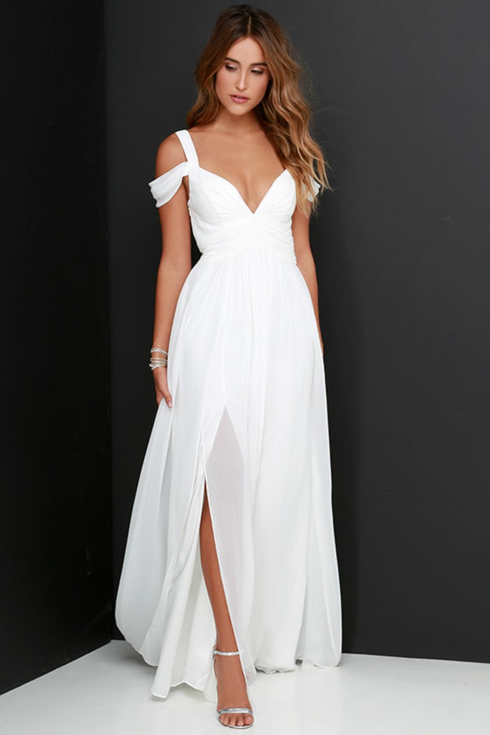 tenue chic robe en blanc allure angélique avec deux les épaules intéressantes 