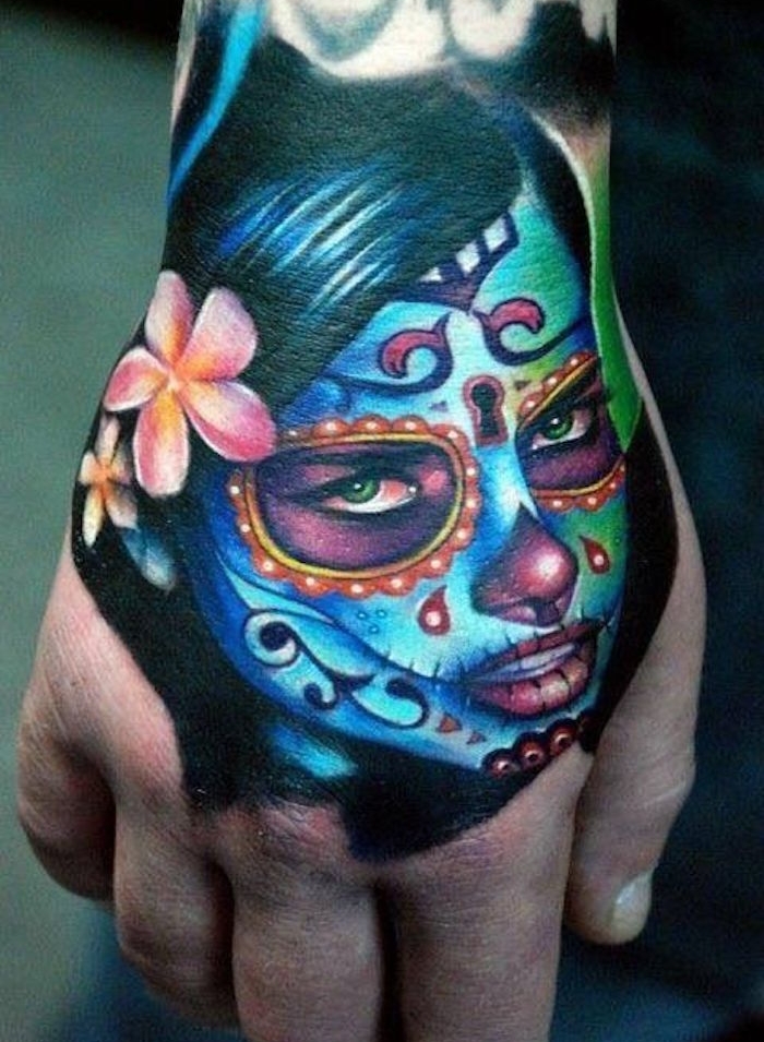 tatouage homme main latino dia muertos mexique couleurs