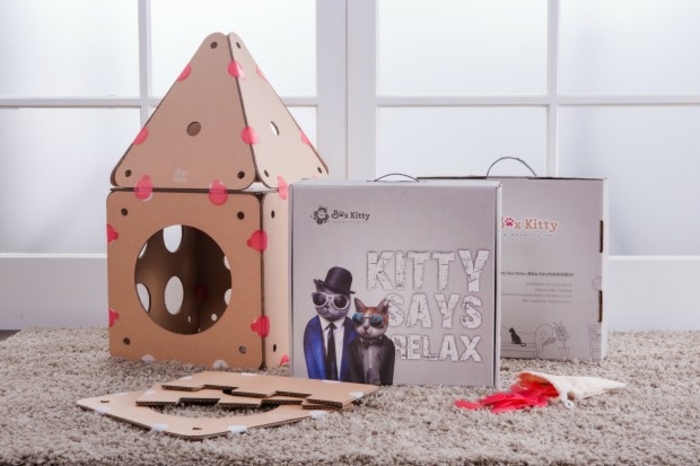 abri pour chat, maison de chat modulable composé de plusieurs pièces de carton