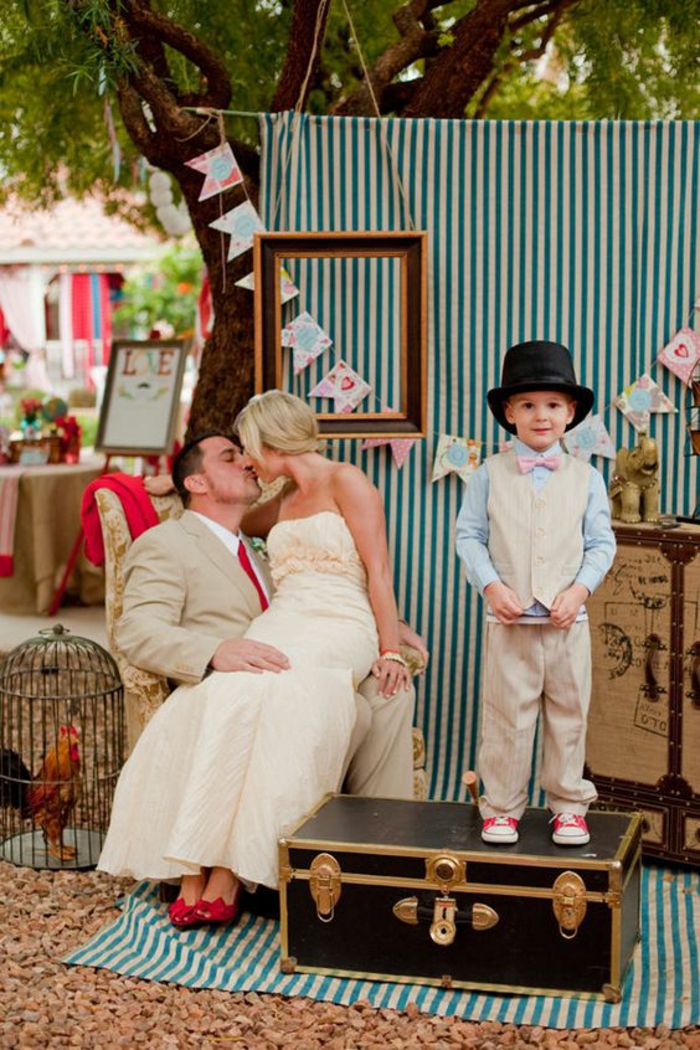 idées originales pour une animation mariage, cadre photobooth vintage 