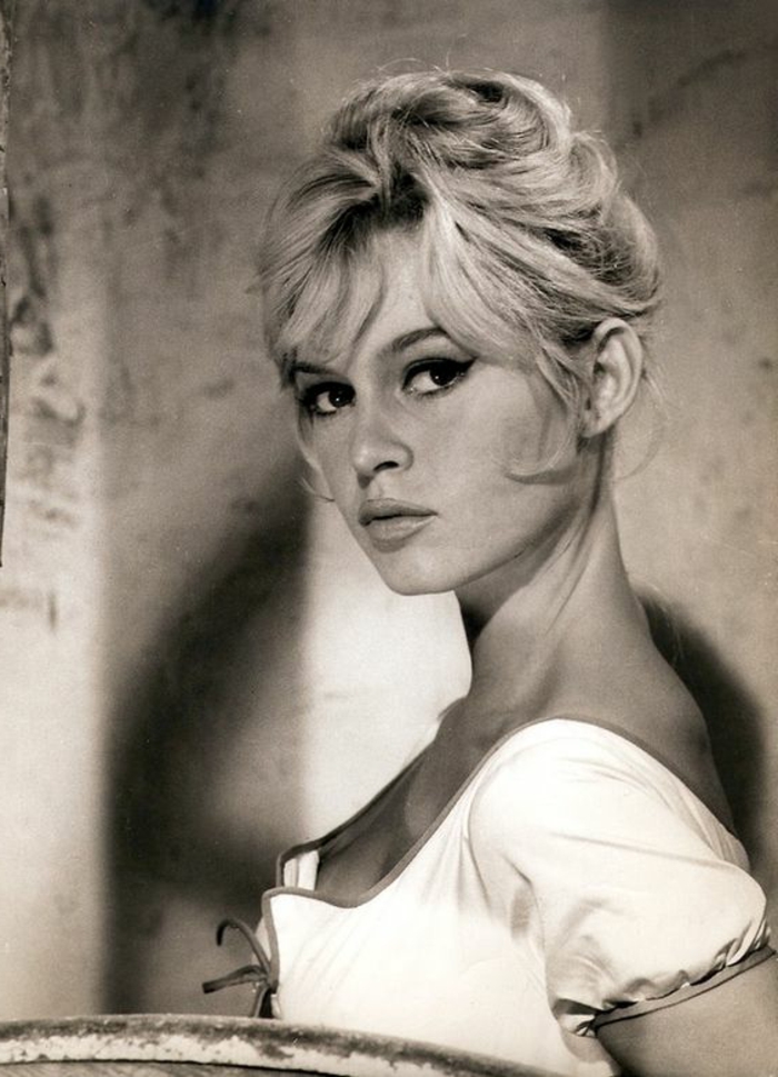 année soixante, le chignon emblématique de Brigitte Bardot