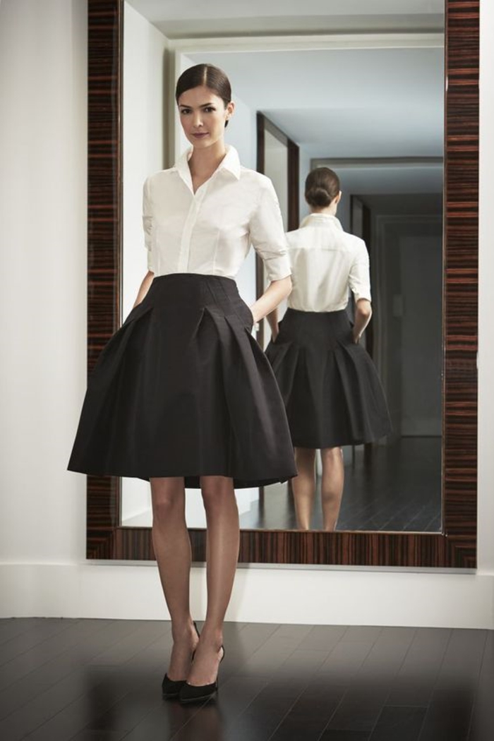 tenue stylée femme beauté jupe trapèze chemise blanche chaussures classe 