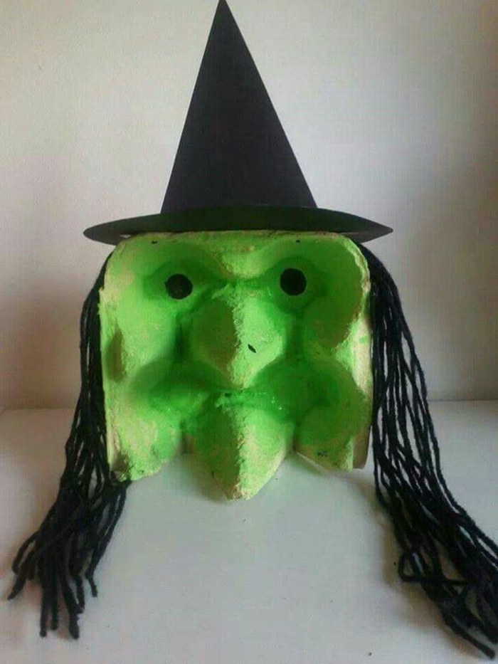 boite oeuf, masque visage de sorcière très originale peinte verte