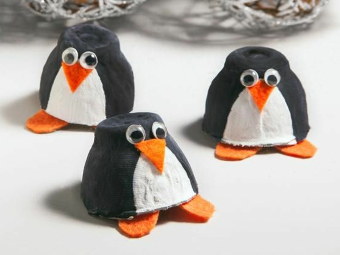 bricolage boite a oeuf, trois pingouins avec des becs, des pieds et des yeux