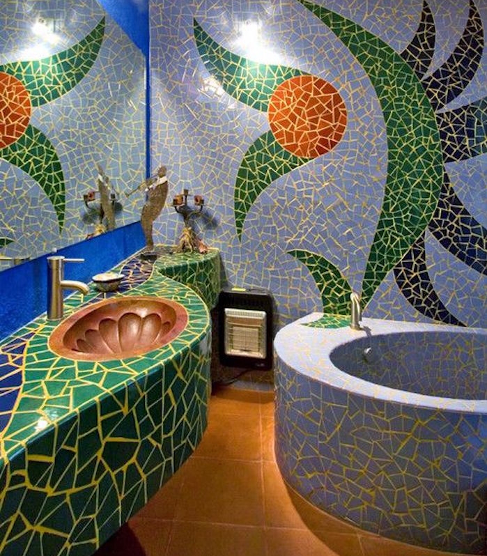 carrelage wc decoration toilette idee deco toilettes originales colorées style gaudi