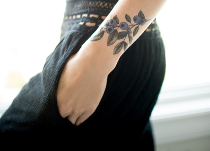 Adorable tatouage femme fleur tatoo signification myrte 