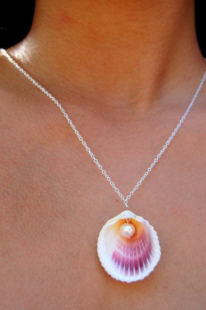 collier avec perle et coquillage aux nuances irisées chainette en argent longueur midi
