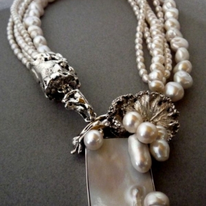 Collier de perles - un accessoire glamour qui rehausse votre style. 81 modèles