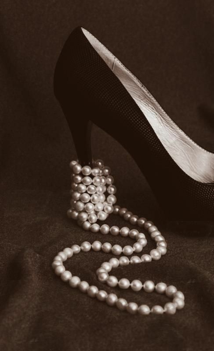 collier en perles un look classique féminin glamour et séduisant