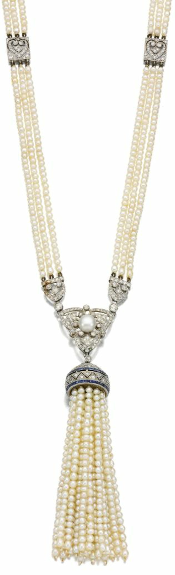 collier perles long de style oriental avec deux motifs coeurs au milieu