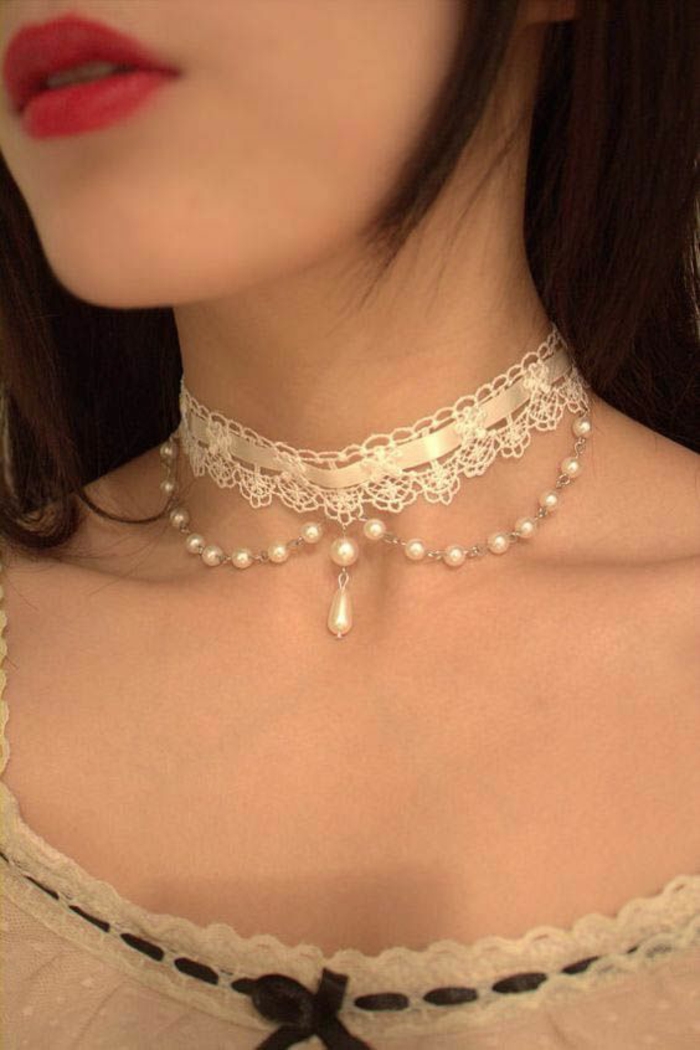 collier perle de culture style Renaissance très sexy et séduisant