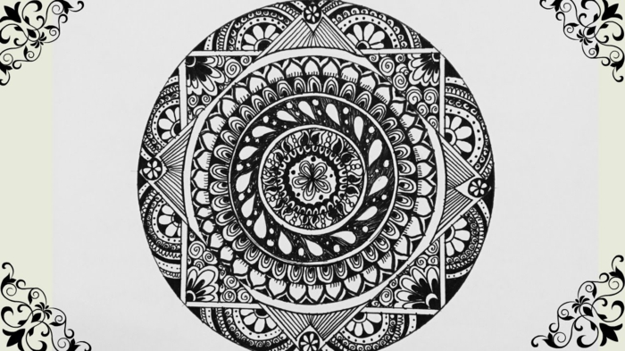 mandala facile a faire, cadre photo en volutes, mandala blanc et noir, cercle, formes géométriques