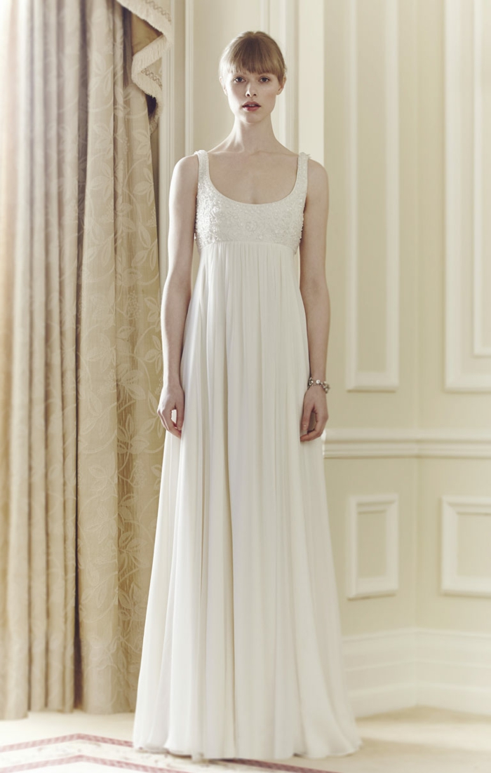 une robe de mariée style empire élégante et fluide avec bretelles, robe mariée aux lignes épurées