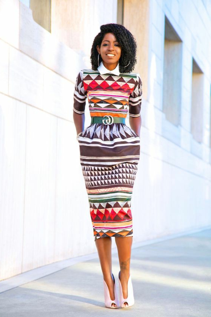 couture africaine, robe crayon, motigs graphiques et col de chemise blanc 