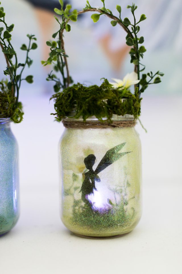 decoration exterieur de jardin, lanterne en bocal de verre, couvercle en verdure, silhouette de fée en papier