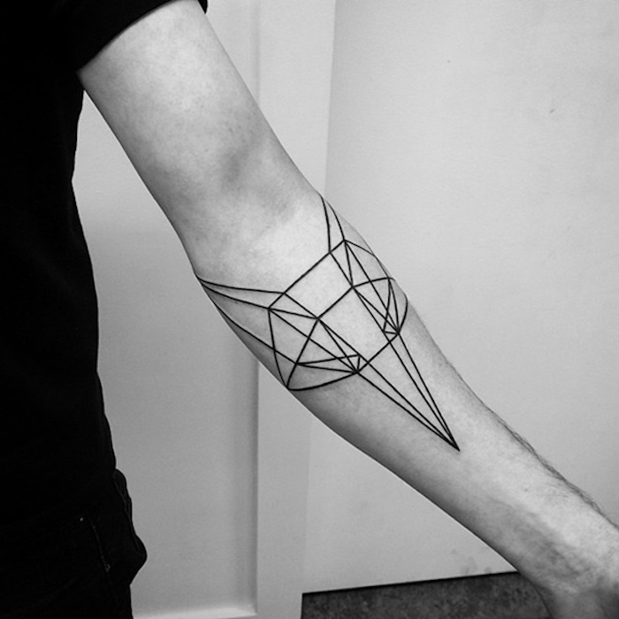  homme tatouage graphique tarif tete de loup lignes geometrie