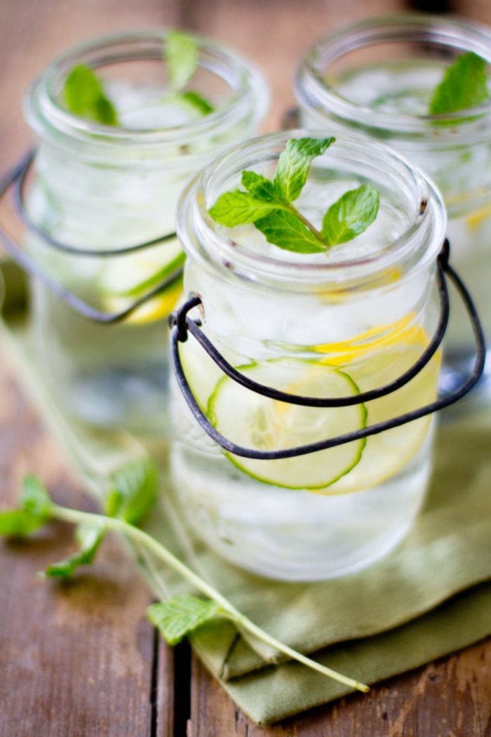 recette simple et fraîche pour une eau dethox au concombre et au citron