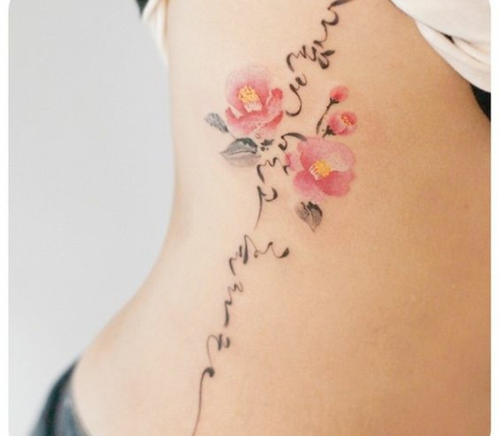 Joli tatouage fleur d hibiscus ou pivoine tatouage