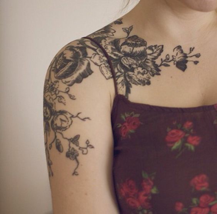 Chouette tatouage fleur signification et idée épaule