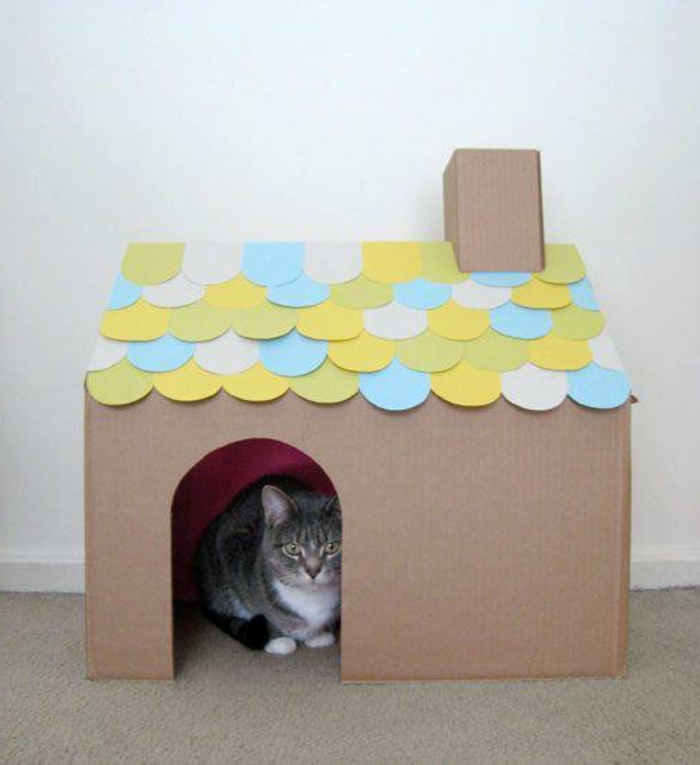 maisonette pour chat, toiture décorative et cheminée