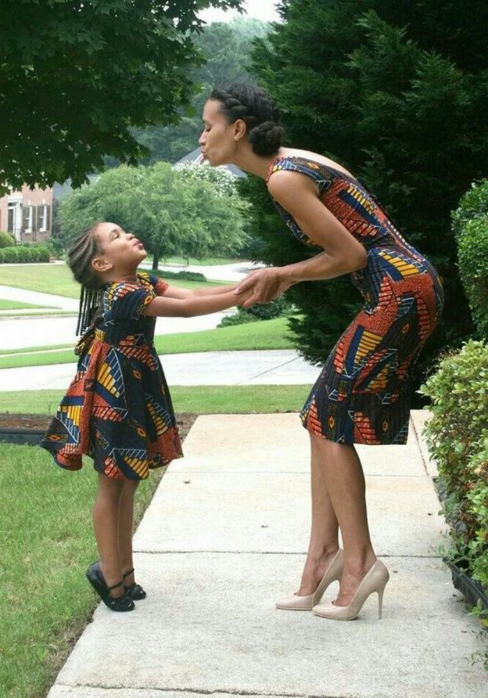 Belle en pagne modèle pagne modele africain maman et enfant meme vetements 
