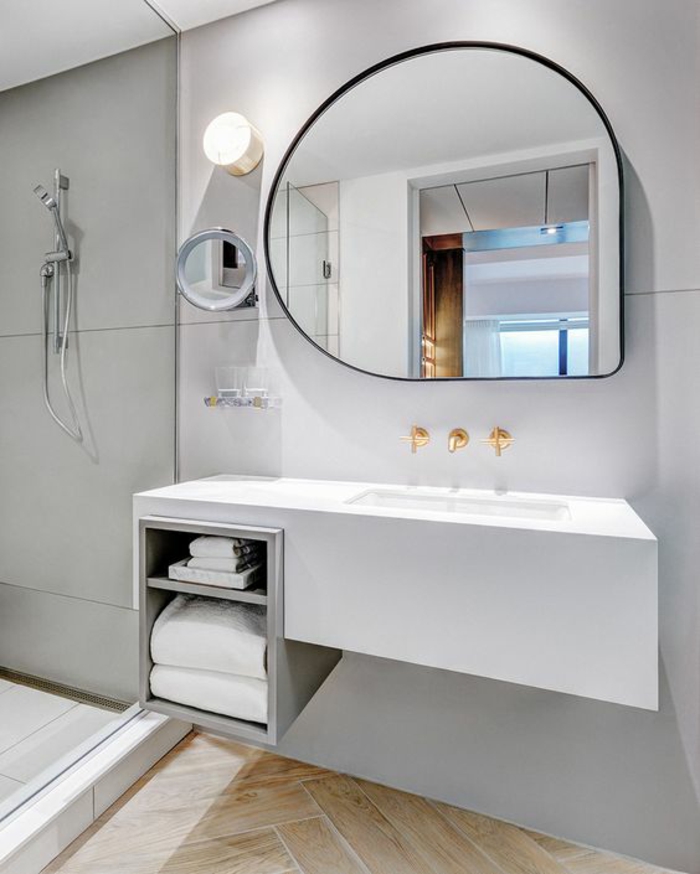miroir lumineux de salle de bain en forme design insolite style minimaliste
