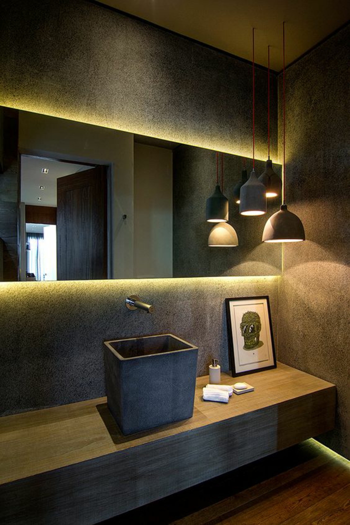 miroirs salle de bain lumineux décor dramatique lavabo vasque de forme carrée