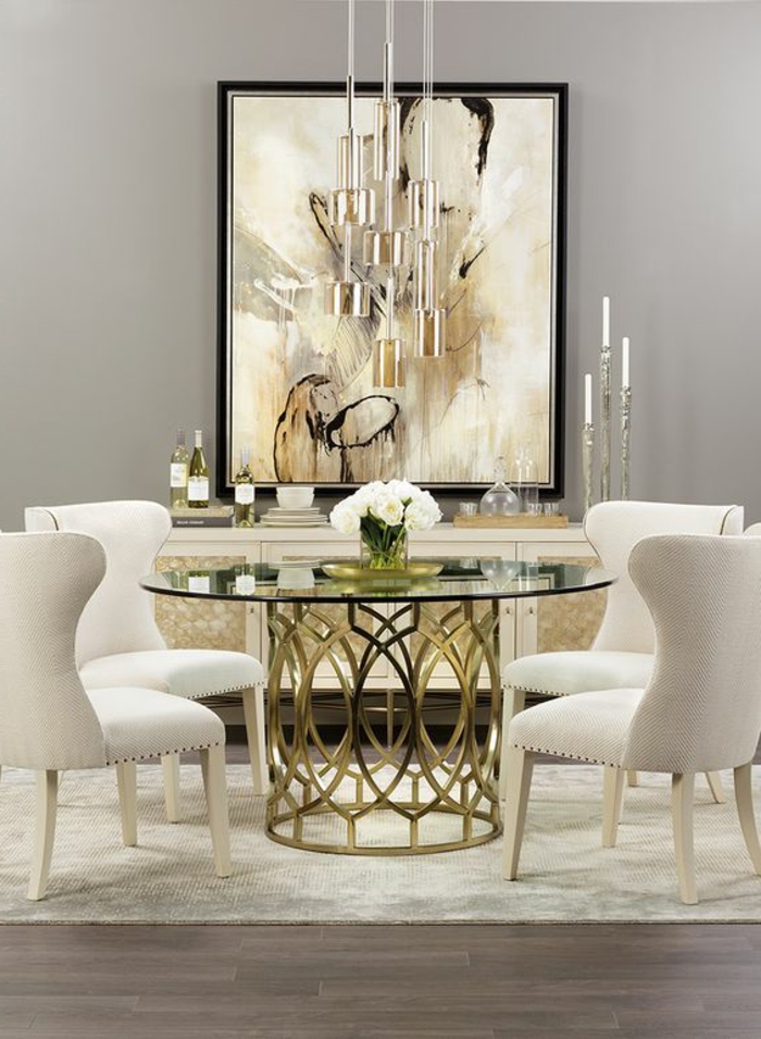 mobilier art déco, peinture abstraite, table en verre et métal doré, chaises couleur gris clair