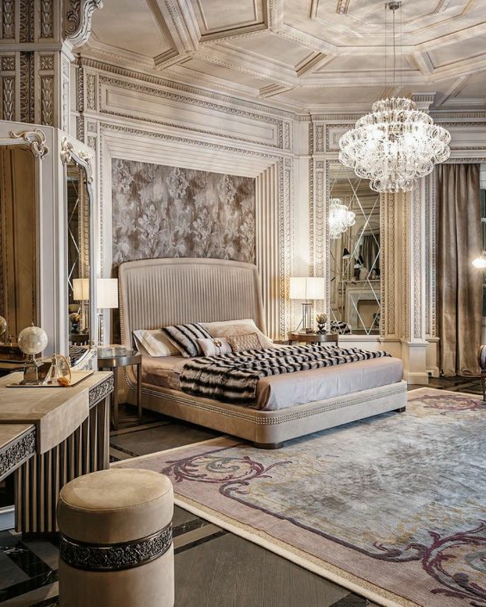 mobilier art déco, chambre à coucher taupe clair, plafonnier splendide, miroirs baroques